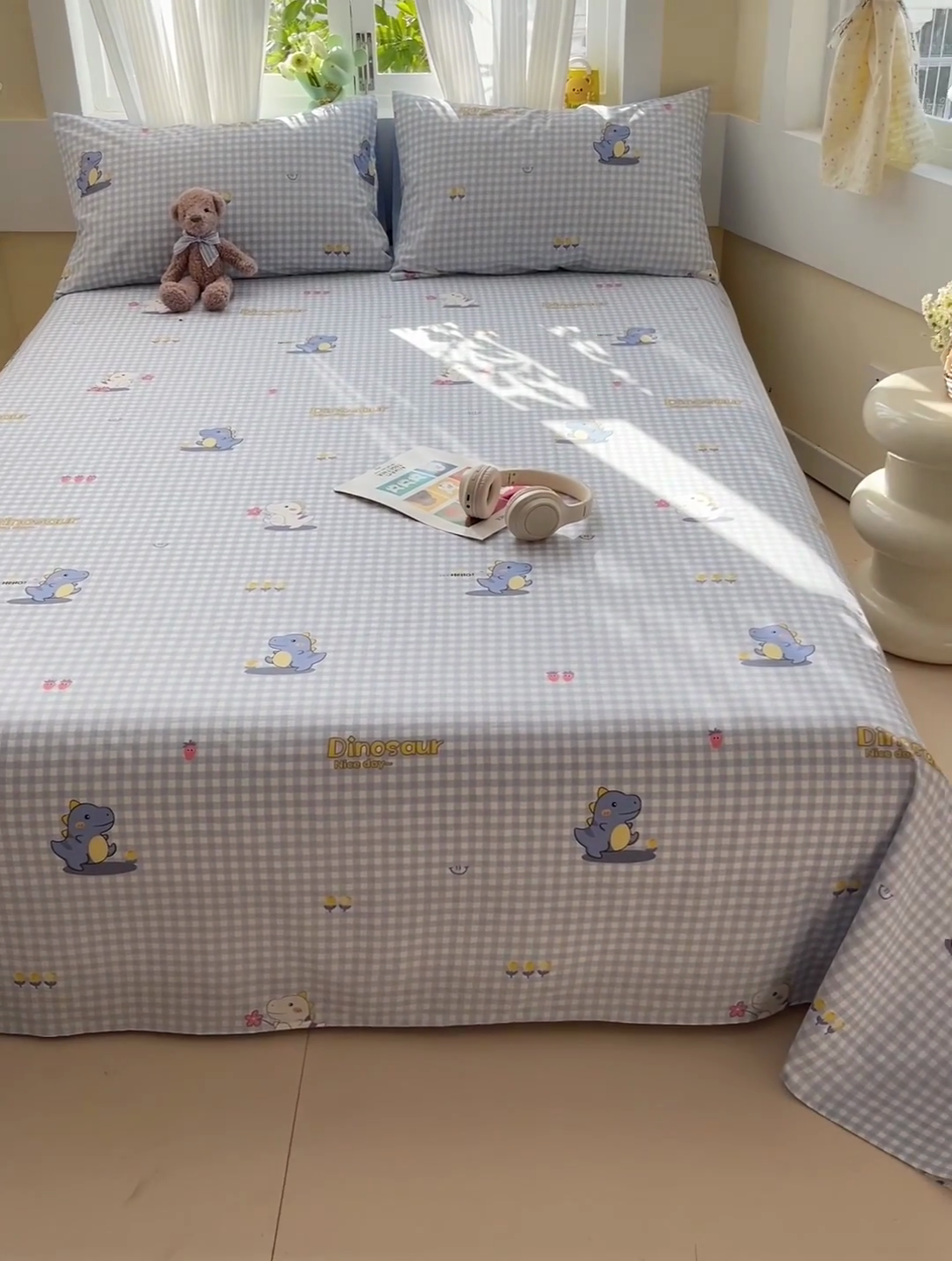 91家纺网 家纺一手货源 找家纺 名兮家居 2025新款13372全棉印花四件套单品系列-单床单 格子恐龙