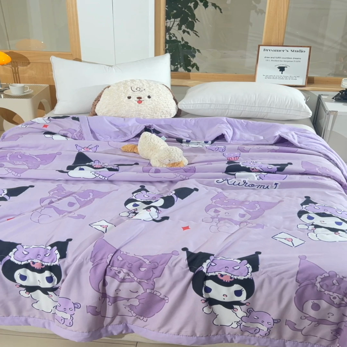 91家纺网 家纺一手货源 找家纺 艾兜坊 2025新款三丽鸥亲肤原棉夏被 紫色库洛米