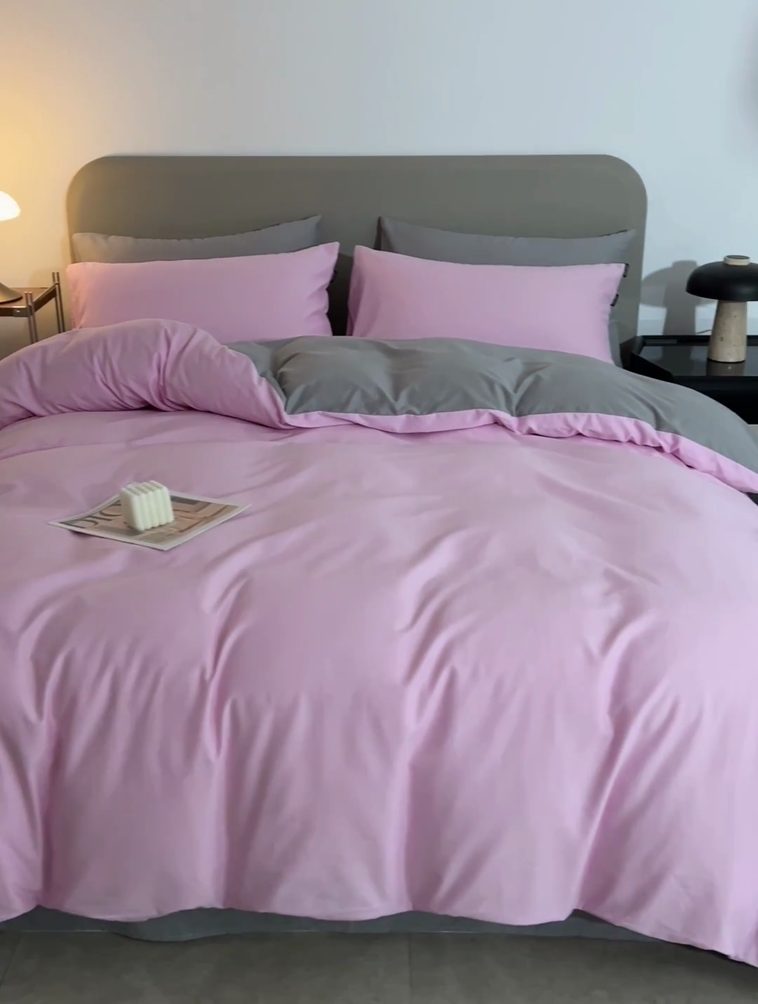 91家纺网 家纺一手货源 找家纺 富馨莱 2025新款60支纯棉纯色双拼四件套 白桃粉+浅灰