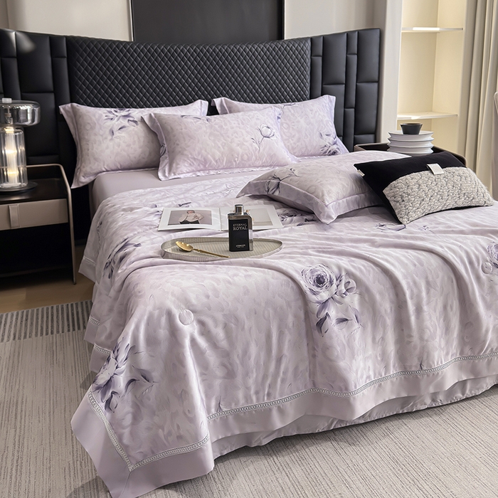 91家纺网 家纺一手货源 找家纺 娇逸家居 2025新款50支印花莱赛尔天丝夏被镂空款花边夏凉被 浅舒