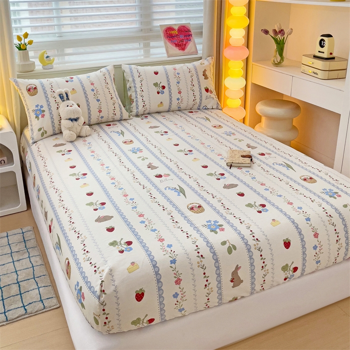 91家纺网 家纺一手货源 找家纺 名兮家居 2025新款13372全棉印花四件套单品系列-单床笠 草莓兔兔