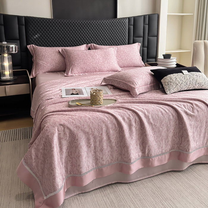 91家纺网 家纺一手货源 找家纺 娇逸家居 2025新款50支印花莱赛尔天丝夏被镂空款花边夏凉被 舒意-粉