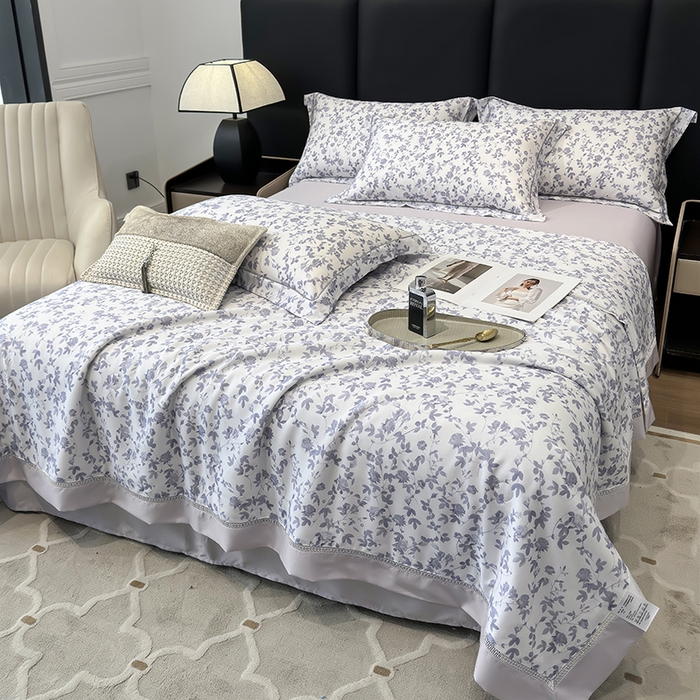 91家纺网 家纺一手货源 找家纺 娇逸家居 2025新款50支印花莱赛尔天丝夏被镂空款花边夏凉被 芊凝-紫