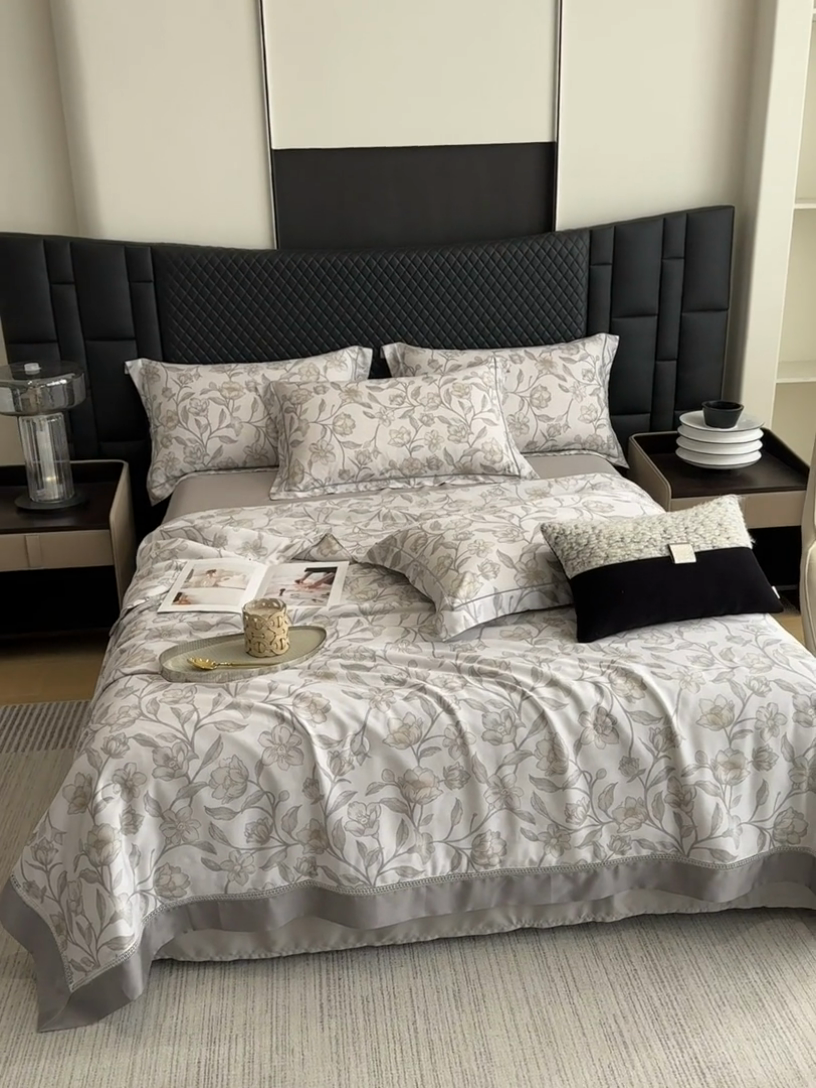 91家纺网 家纺一手货源 找家纺 娇逸家居 2025新款50支印花莱赛尔天丝夏被镂空款花边夏凉被 汐冉