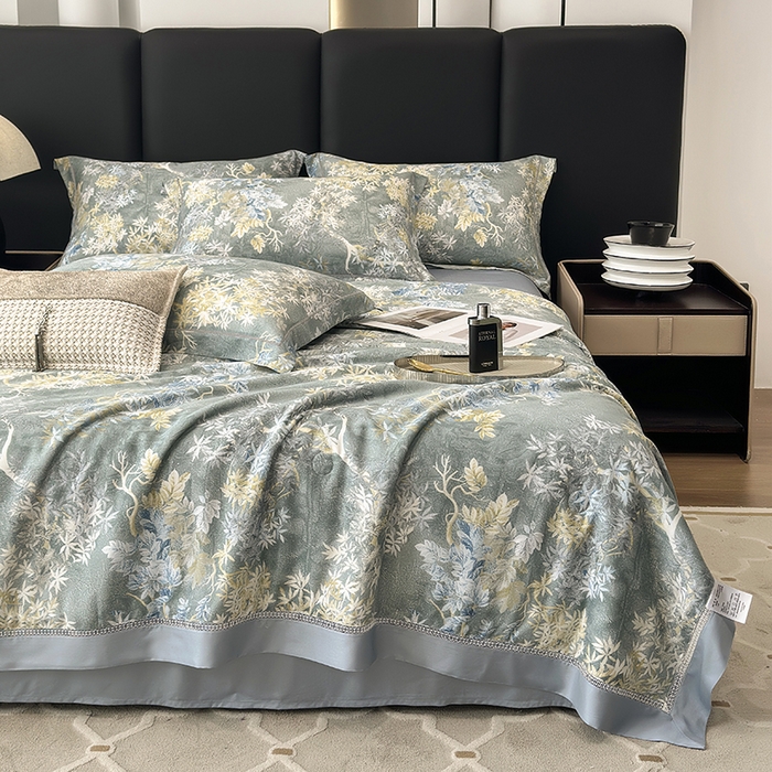 91家纺网 家纺一手货源 找家纺 娇逸家居 2025新款50支印花莱赛尔天丝夏被镂空款花边夏凉被 秋芜