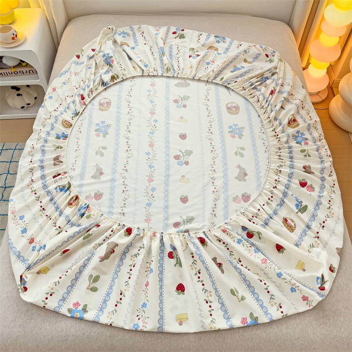 91家纺网 家纺一手货源 找家纺 名兮家居 2025新款13372全棉印花四件套单品系列-单床笠 草莓兔兔