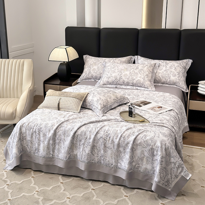 91家纺网 家纺一手货源 找家纺 娇逸家居 2025新款50支印花莱赛尔天丝夏被镂空款花边夏凉被 觅丘-灰