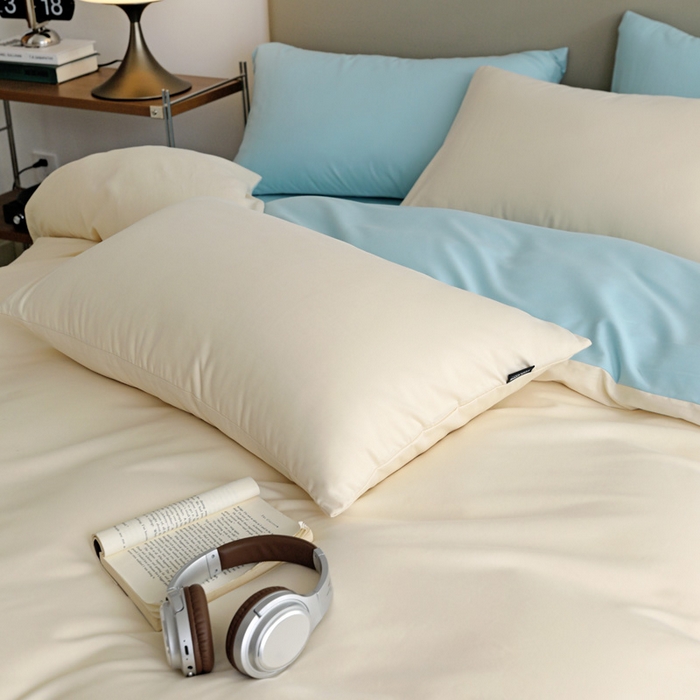 91家纺网 家纺一手货源 找家纺 富馨莱 2025新款60支纯棉纯色双拼四件套 奶白+婴儿蓝