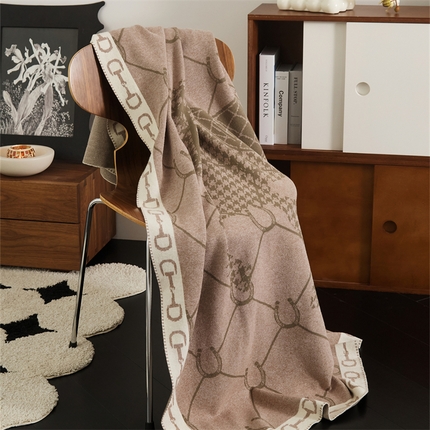 暖绵绵家纺 2025新款兔绒纱系列盖毯披肩毯毯子-霍夫森【最低零售价：135元】 霍夫森-浅驼色