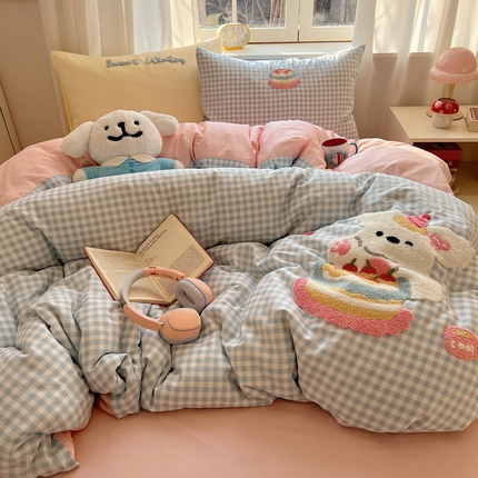 91家纺网 家纺一手货源 找家纺 丽涵家纺 2025新款全棉印花毛巾绣卡通四件套 小狗蛋糕