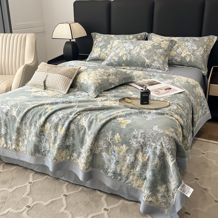 91家纺网 家纺一手货源 找家纺 娇逸家居 2025新款50支印花莱赛尔天丝夏被镂空款花边夏凉被 秋芜