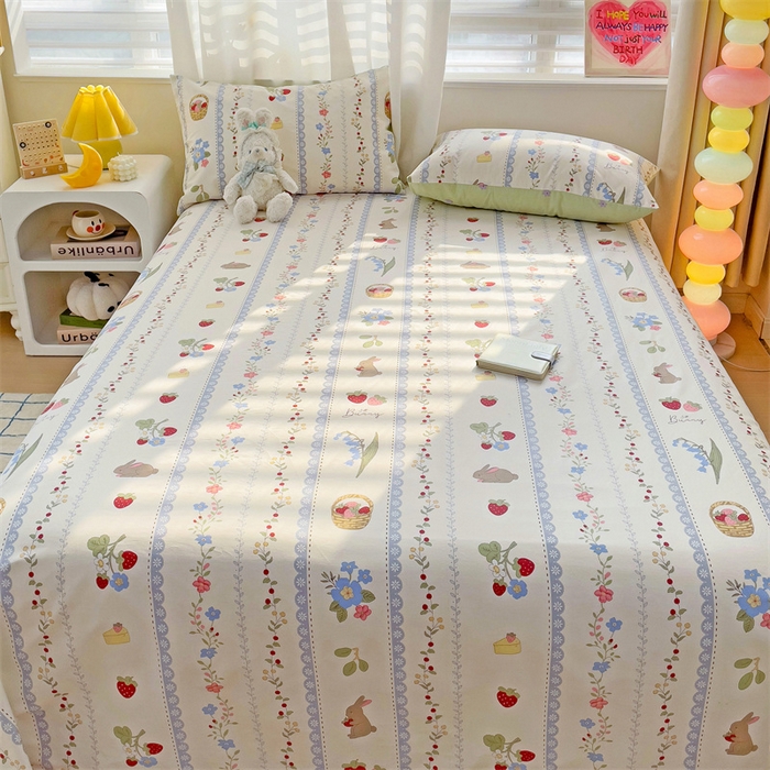 91家纺网 家纺一手货源 找家纺 名兮家居 2025新款13372全棉印花四件套单品系列-单床单 草莓兔兔