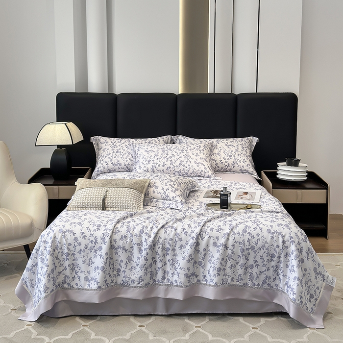 91家纺网 家纺一手货源 找家纺 娇逸家居 2025新款50支印花莱赛尔天丝夏被镂空款花边夏凉被 芊凝-紫