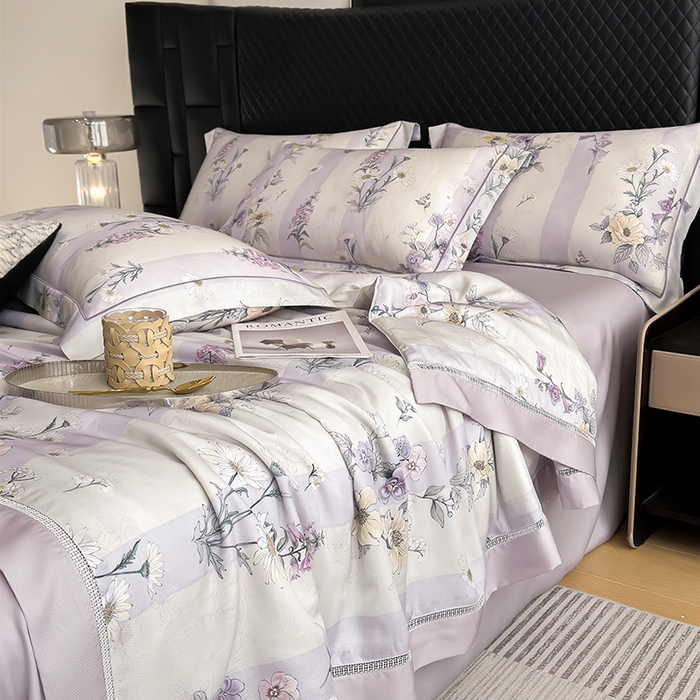 91家纺网 家纺一手货源 找家纺 娇逸家居 2025新款50支印花莱赛尔天丝夏被镂空款花边夏凉被 浅知