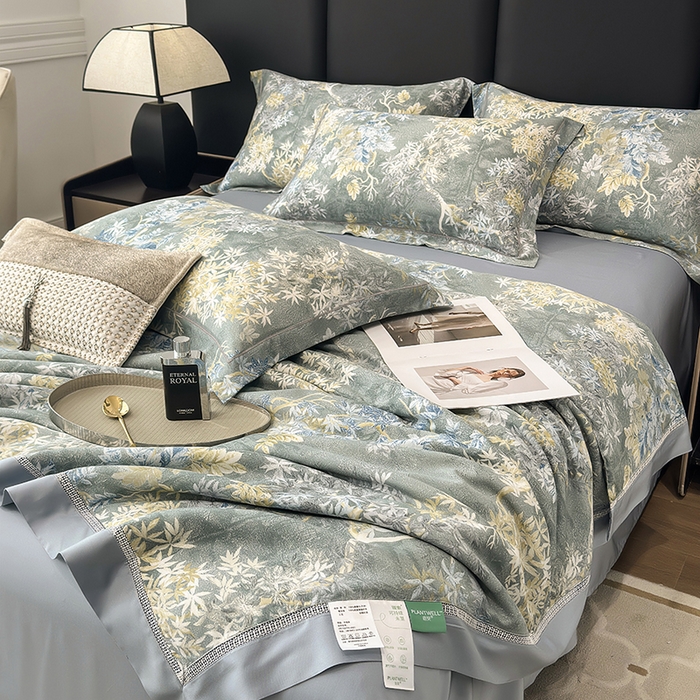 91家纺网 家纺一手货源 找家纺 娇逸家居 2025新款50支印花莱赛尔天丝夏被镂空款花边夏凉被 秋芜