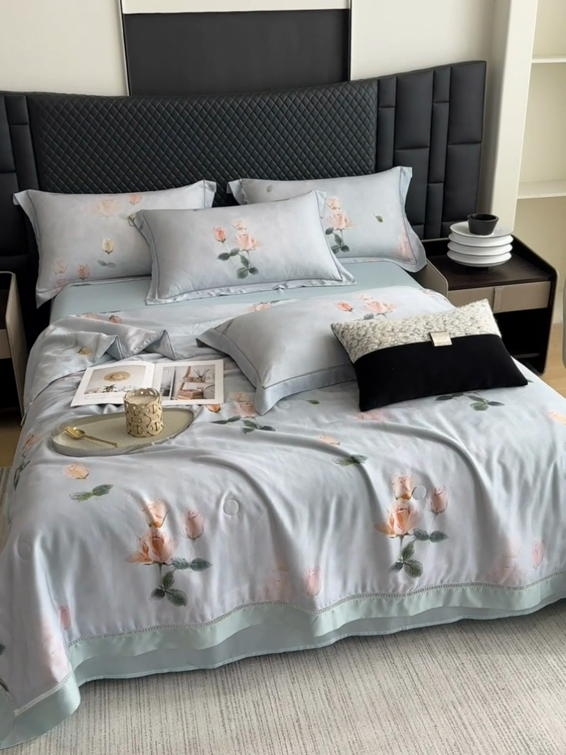 91家纺网 家纺一手货源 找家纺 娇逸家居 2025新款50支印花莱赛尔天丝夏被镂空款花边夏凉被 觅遥