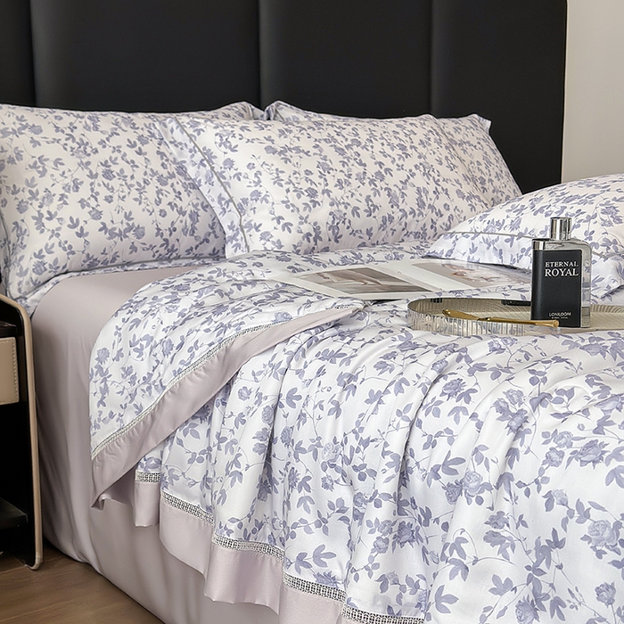 91家纺网 家纺一手货源 找家纺 娇逸家居 2025新款50支印花莱赛尔天丝夏被镂空款花边夏凉被 芊凝-紫