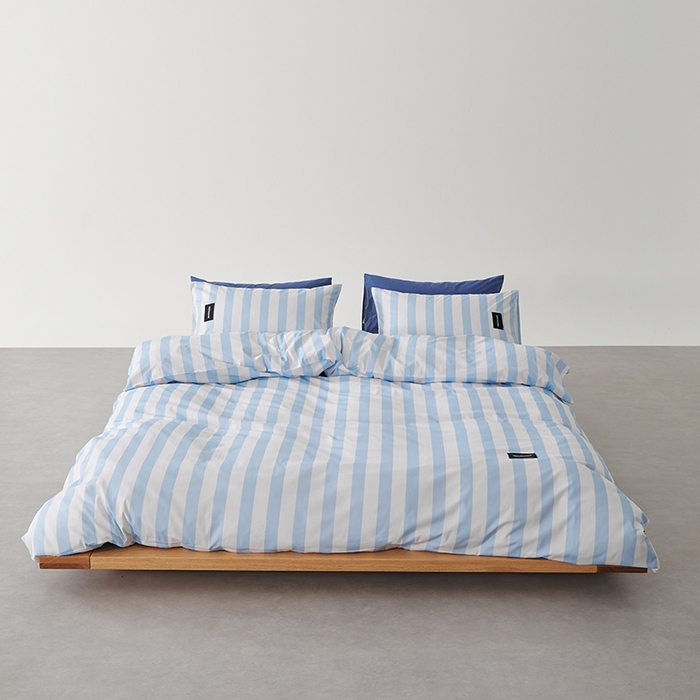 91家纺网 家纺一手货源 找家纺 怡家居  2025新款极简黑标系列蓝色条纹四件套 星觅