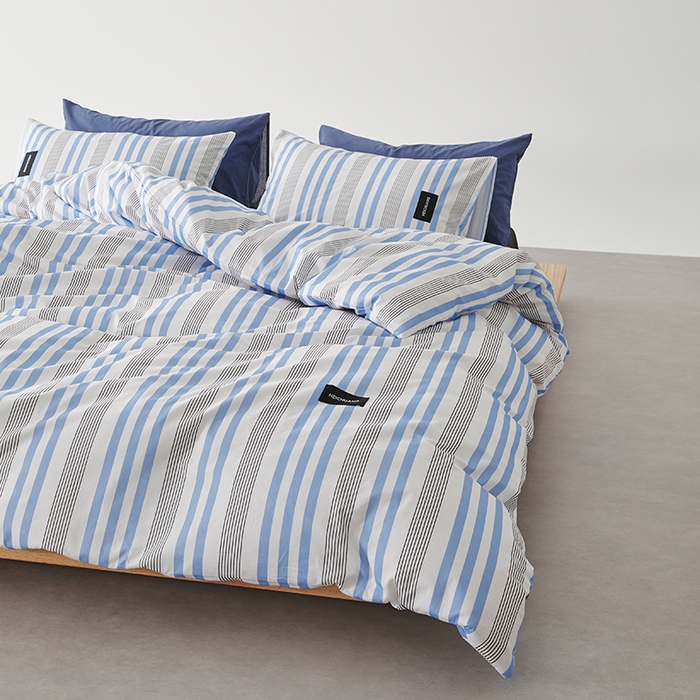 91家纺网 家纺一手货源 找家纺 怡家居  2025新款极简黑标系列蓝色条纹四件套 青木
