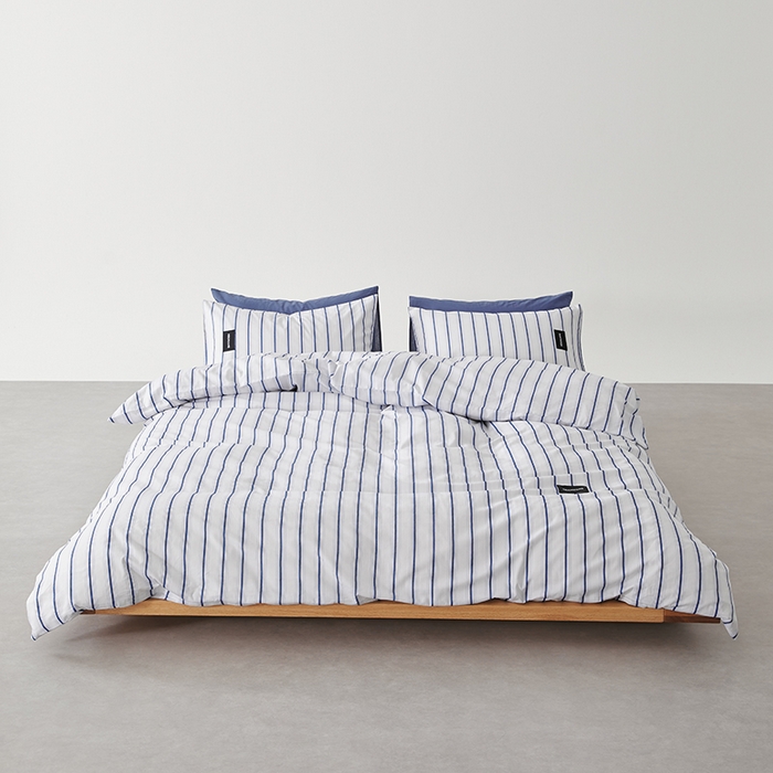 91家纺网 家纺一手货源 找家纺 怡家居  2025新款极简黑标系列蓝色条纹四件套 白芷