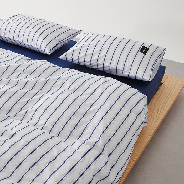 91家纺网 家纺一手货源 找家纺 怡家居  2025新款极简黑标系列蓝色条纹四件套 白芷