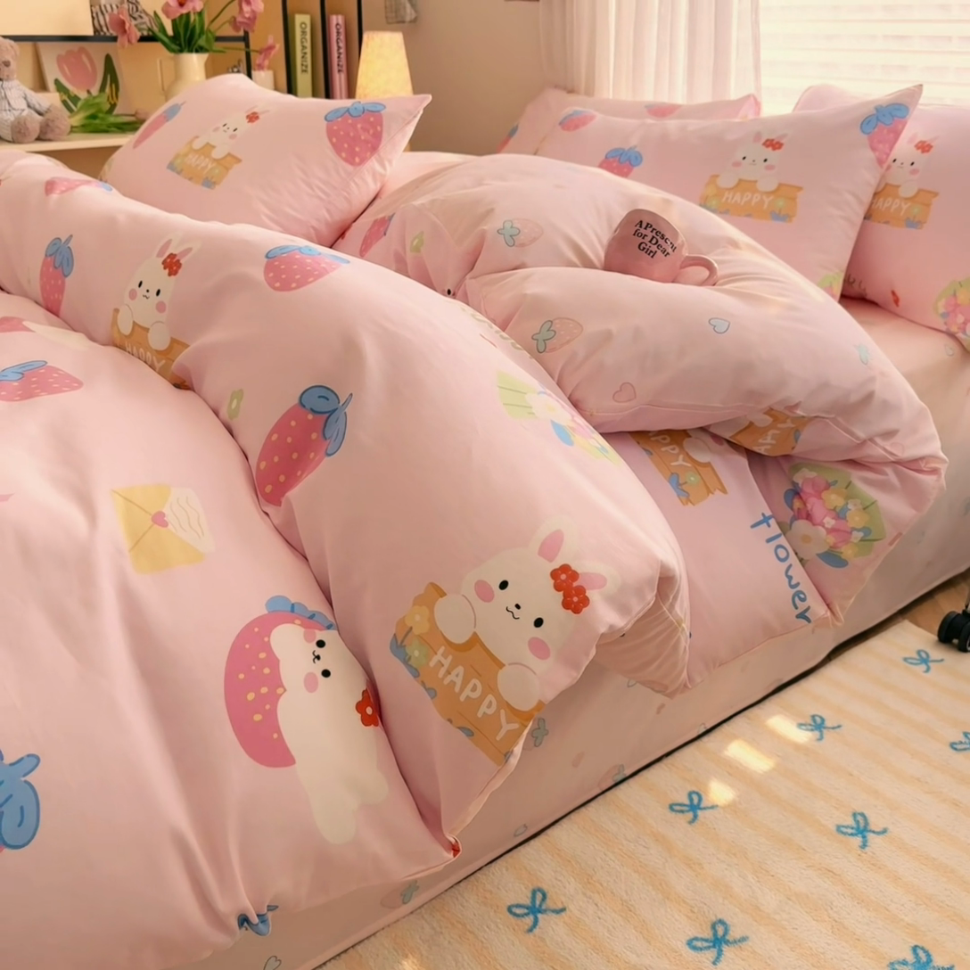 91家纺网 家纺一手货源 找家纺 名兮家居 2025新款12868全棉纯棉四件套 草莓小白兔