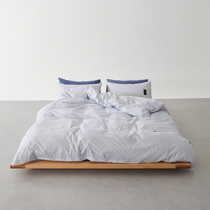 91家纺网 家纺一手货源 找家纺 怡家居  2025新款极简黑标系列蓝色条纹四件套 木香