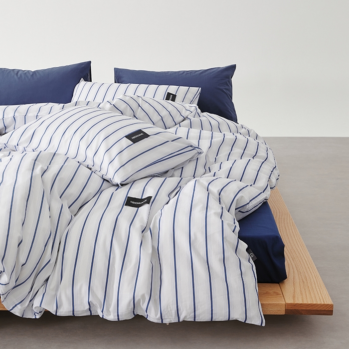 91家纺网 家纺一手货源 找家纺 怡家居  2025新款极简黑标系列蓝色条纹四件套 白芷