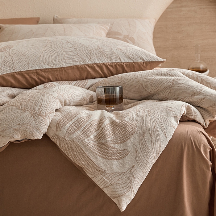 91家纺网 家纺一手货源 找家纺 2025新款全棉三层纱色织大提花四件套系列 满葵-咖