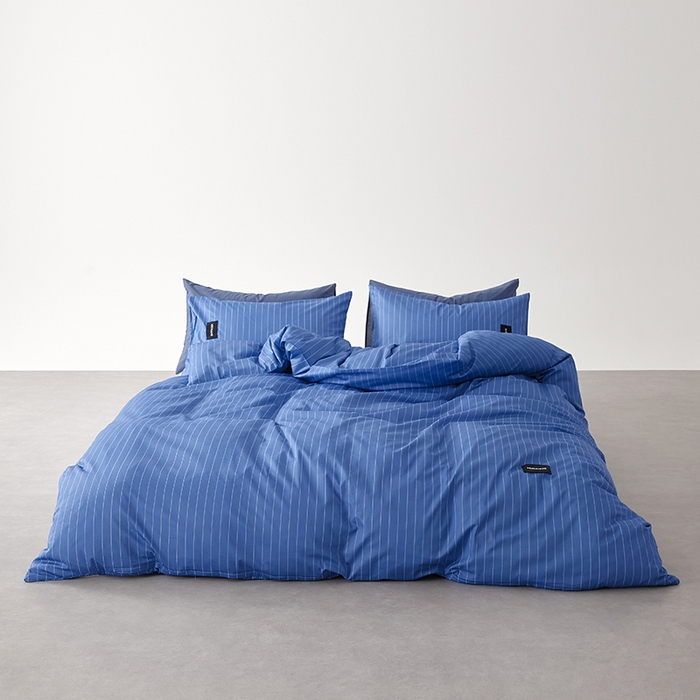 91家纺网 家纺一手货源 找家纺 怡家居  2025新款极简黑标系列蓝色条纹四件套 半夏