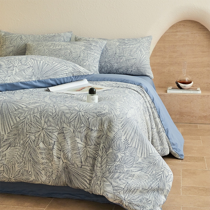 91家纺网 家纺一手货源 找家纺 2025新款全棉三层纱色织大提花四件套系列 蕉梦-深蓝