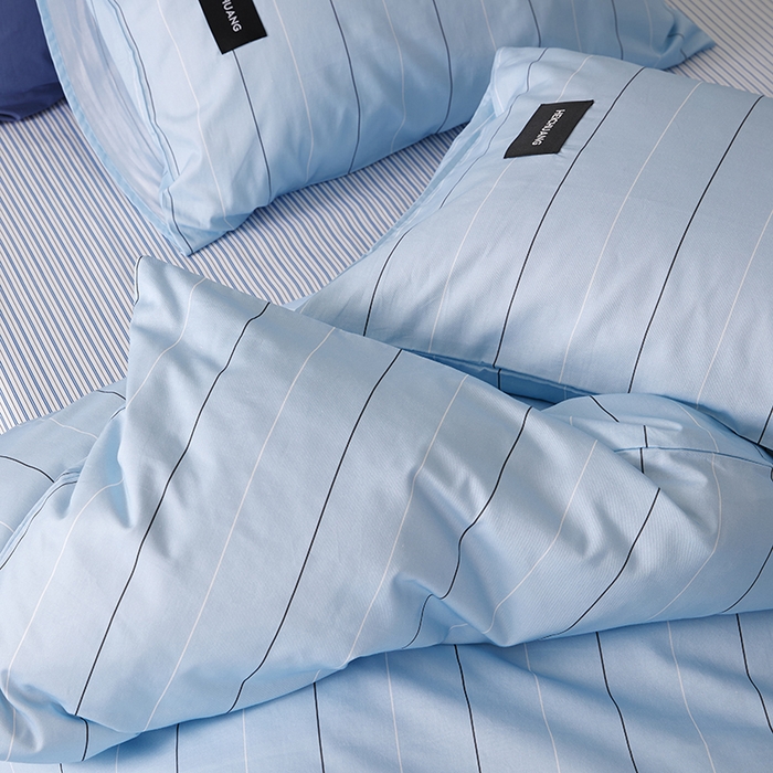 91家纺网 家纺一手货源 找家纺 怡家居  2025新款极简黑标系列蓝色条纹四件套 山奈