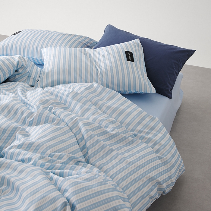 91家纺网 家纺一手货源 找家纺 怡家居  2025新款极简黑标系列蓝色条纹四件套 南烛