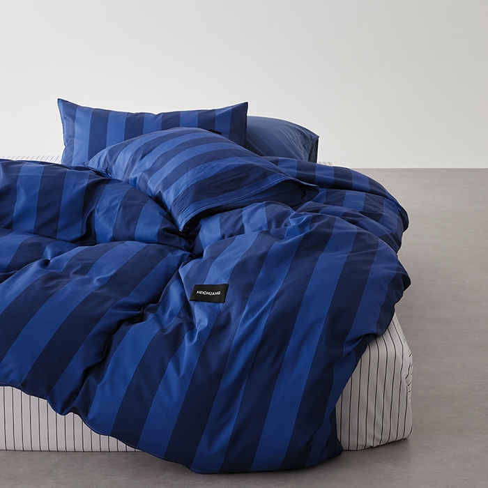 91家纺网 家纺一手货源 找家纺 怡家居  2025新款极简黑标系列蓝色条纹四件套 菘蓝