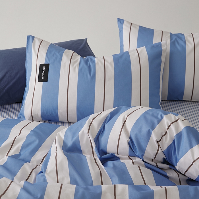 91家纺网 家纺一手货源 找家纺 怡家居  2025新款极简黑标系列蓝色条纹四件套 琥珀
