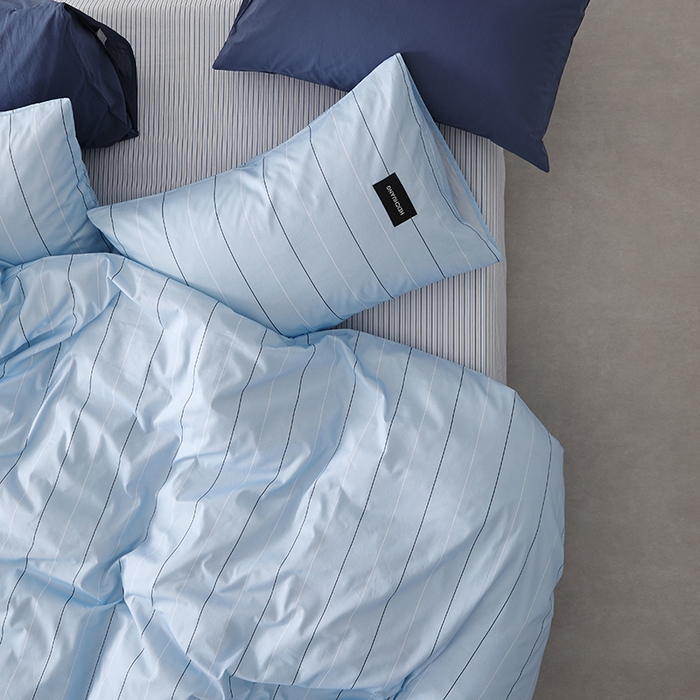 91家纺网 家纺一手货源 找家纺 怡家居  2025新款极简黑标系列蓝色条纹四件套 山奈