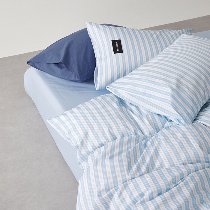 91家纺网 家纺一手货源 找家纺 怡家居  2025新款极简黑标系列蓝色条纹四件套 南烛