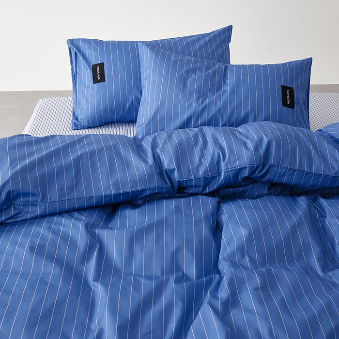 91家纺网 家纺一手货源 找家纺 怡家居  2025新款极简黑标系列蓝色条纹四件套 半夏