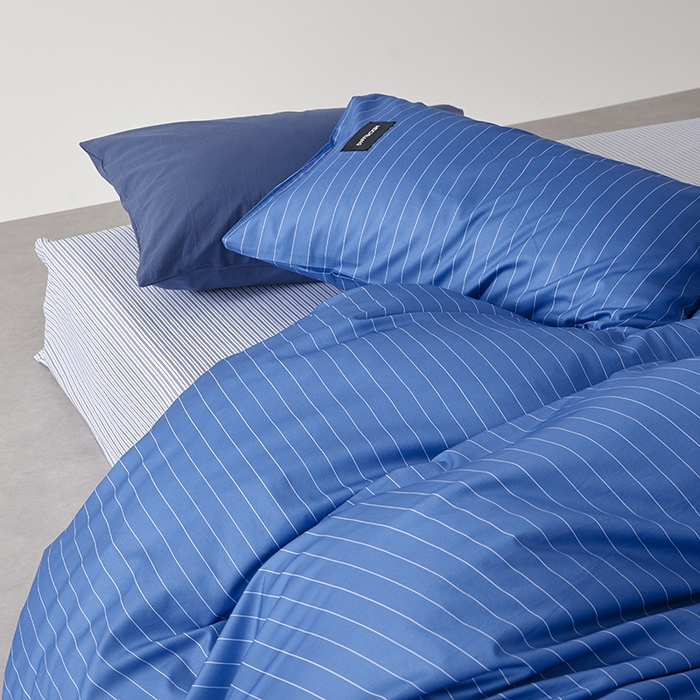 91家纺网 家纺一手货源 找家纺 怡家居  2025新款极简黑标系列蓝色条纹四件套 半夏