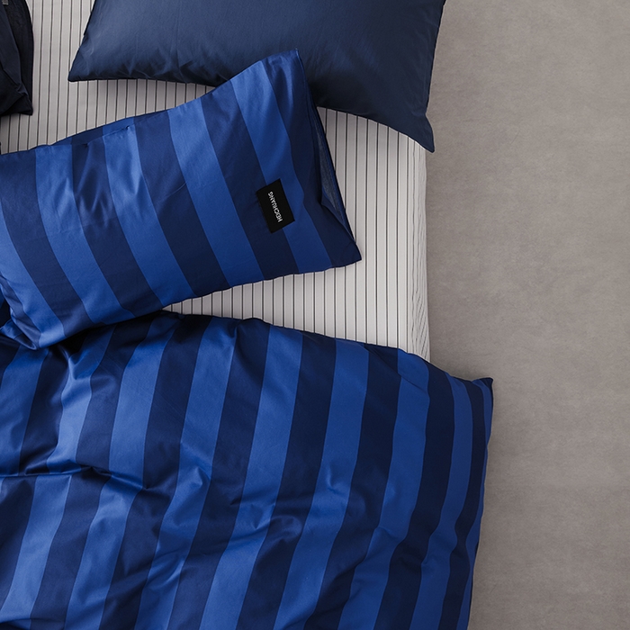 91家纺网 家纺一手货源 找家纺 怡家居  2025新款极简黑标系列蓝色条纹四件套 菘蓝