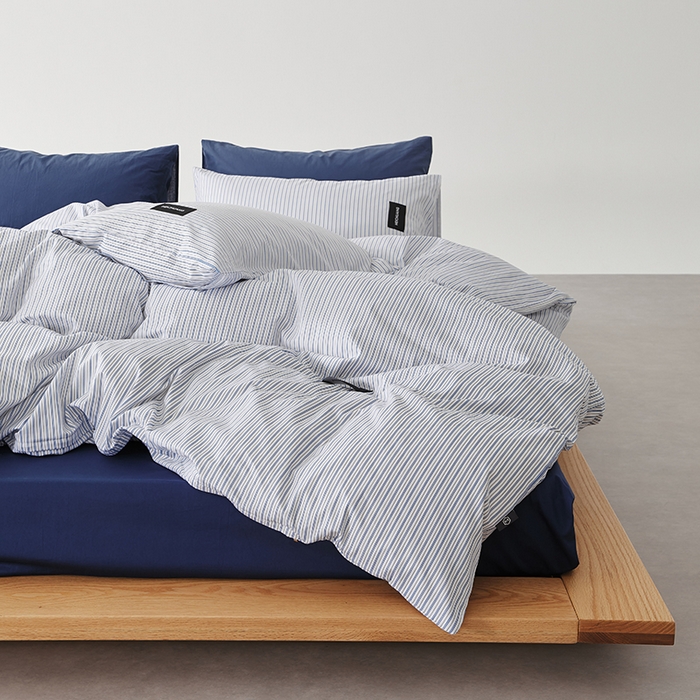 91家纺网 家纺一手货源 找家纺 怡家居  2025新款极简黑标系列蓝色条纹四件套 木香