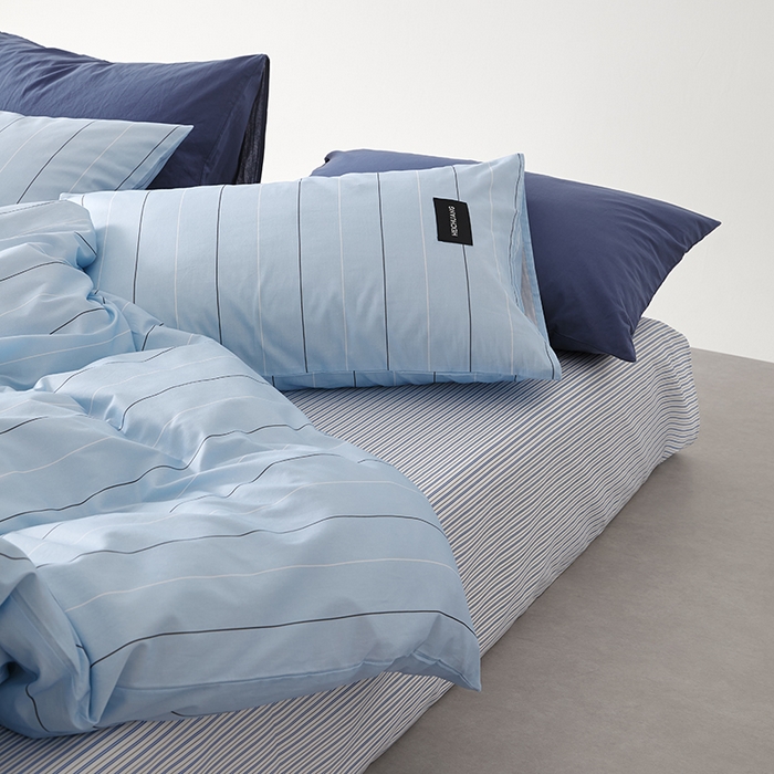 91家纺网 家纺一手货源 找家纺 怡家居  2025新款极简黑标系列蓝色条纹四件套 山奈