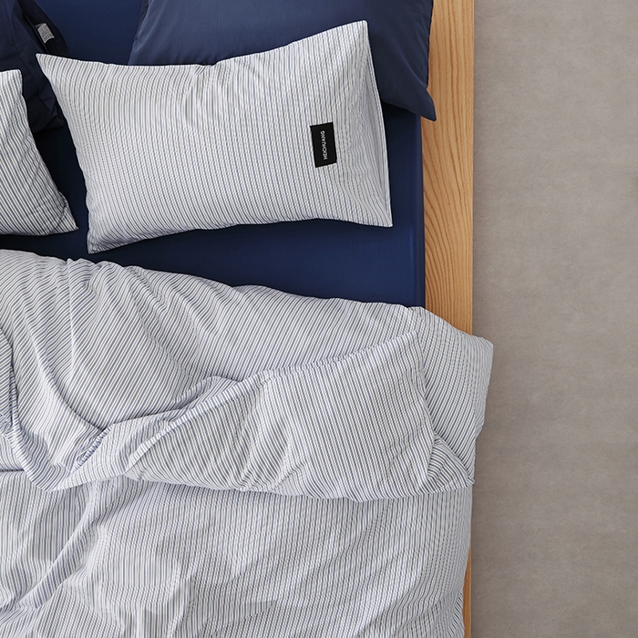 91家纺网 家纺一手货源 找家纺 怡家居  2025新款极简黑标系列蓝色条纹四件套 木香