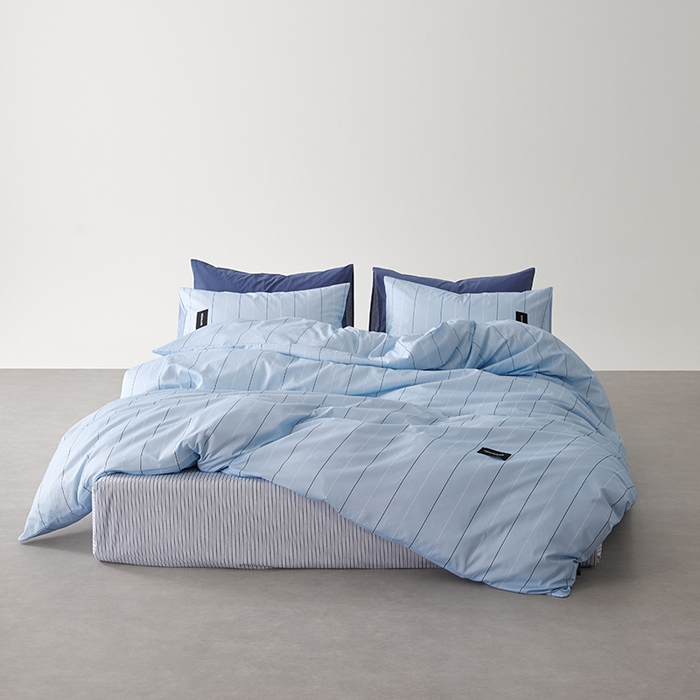 91家纺网 家纺一手货源 找家纺 怡家居  2025新款极简黑标系列蓝色条纹四件套 山奈