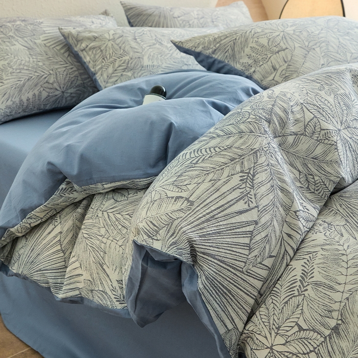 91家纺网 家纺一手货源 找家纺 2025新款全棉三层纱色织大提花四件套系列 蕉梦-深蓝