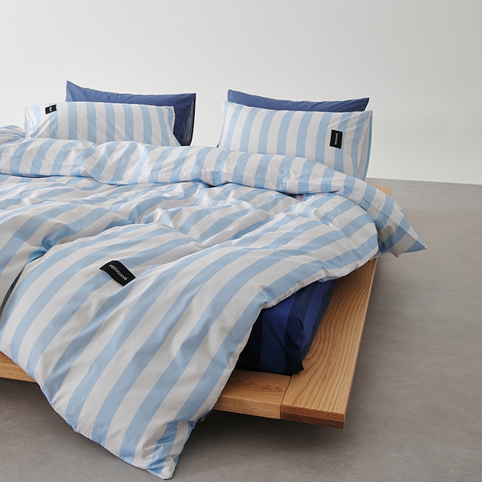 91家纺网 家纺一手货源 找家纺 怡家居  2025新款极简黑标系列蓝色条纹四件套 星觅