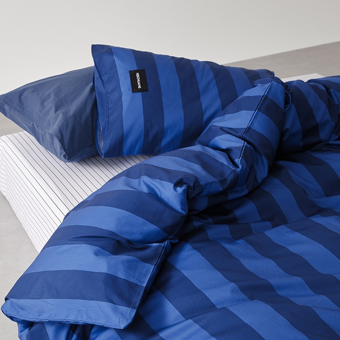 91家纺网 家纺一手货源 找家纺 怡家居  2025新款极简黑标系列蓝色条纹四件套 菘蓝