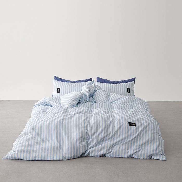 91家纺网 家纺一手货源 找家纺 怡家居  2025新款极简黑标系列蓝色条纹四件套 南烛