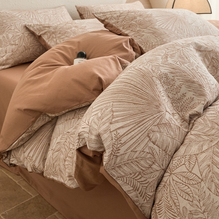 91家纺网 家纺一手货源 找家纺 2025新款全棉三层纱色织大提花四件套系列 蕉梦-咖