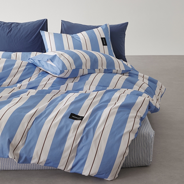 91家纺网 家纺一手货源 找家纺 怡家居  2025新款极简黑标系列蓝色条纹四件套 琥珀